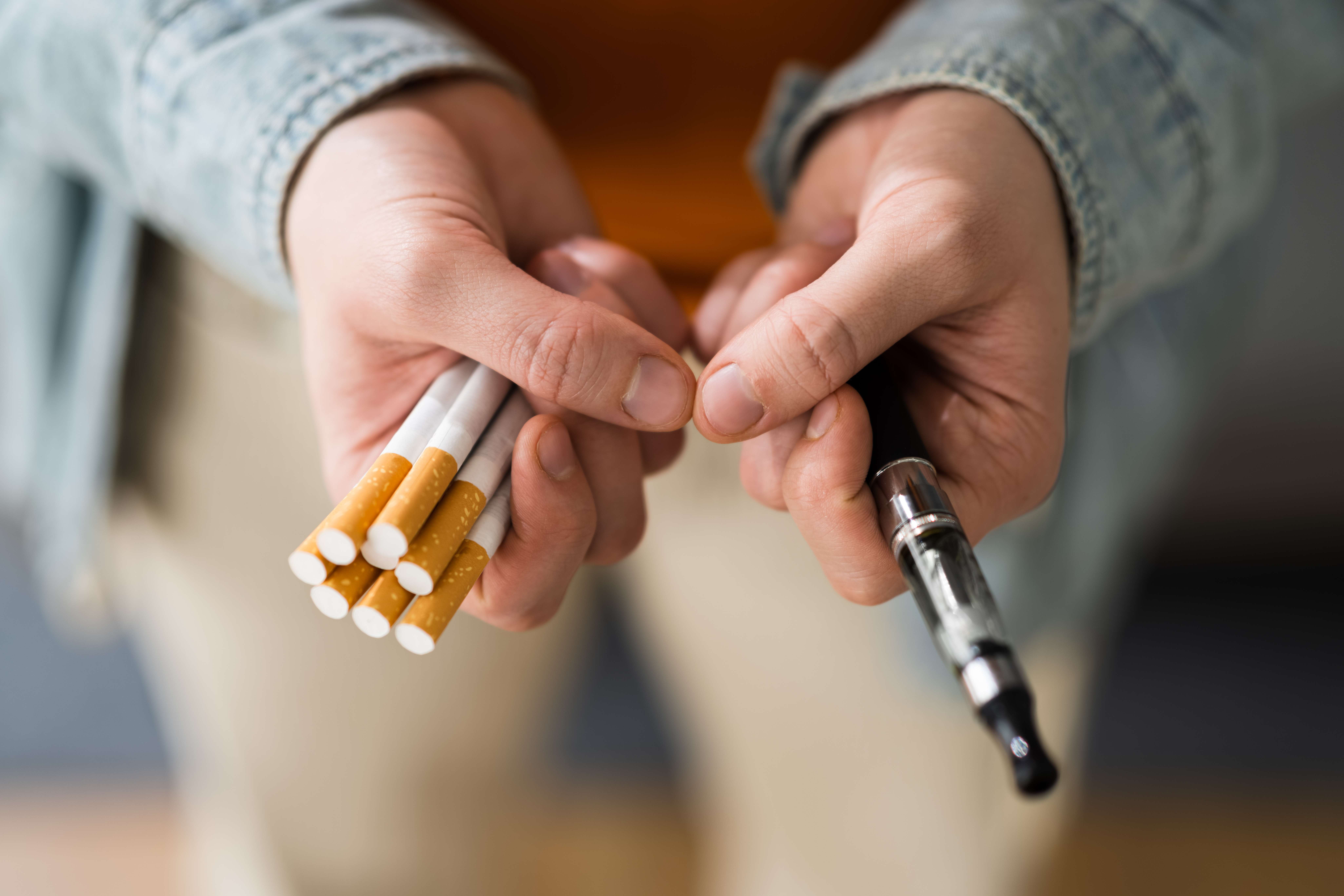 Read more about the article Fumantes deveriam ser incentivados a usar cigarros eletrônicos